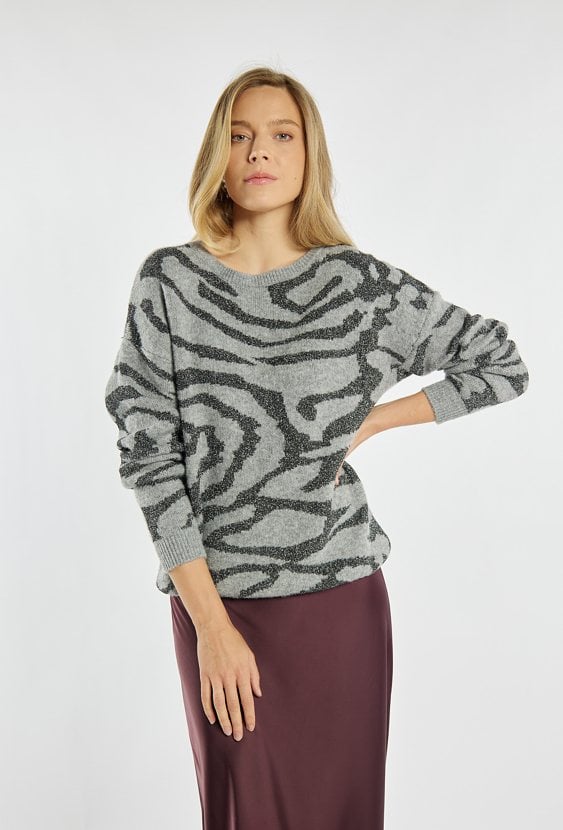 Sweter z połyskującym wzorem