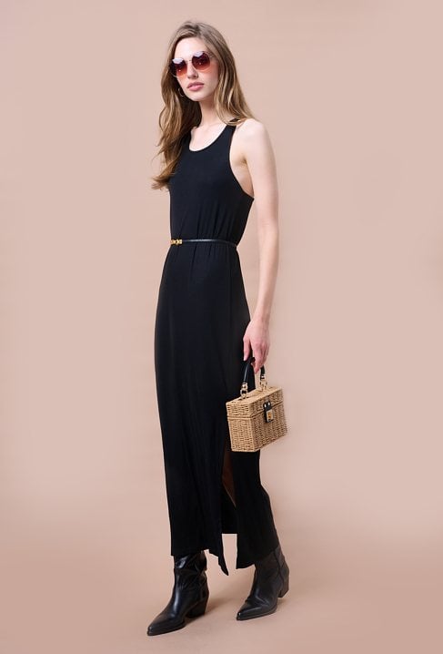 Czarna dopasowana sukienka z modalu