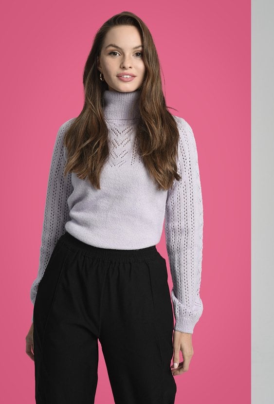 Golf z ażurowym rękawem