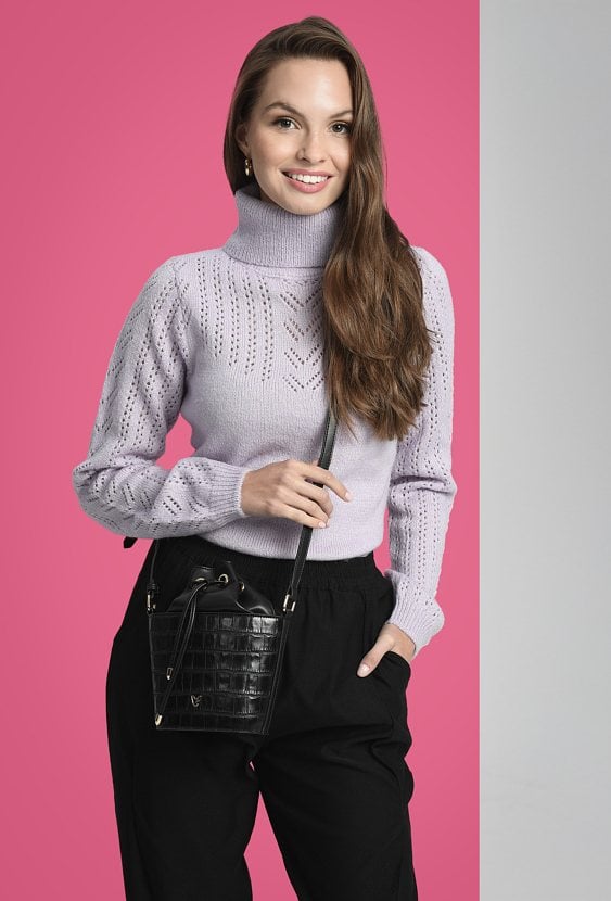 Golf z ażurowym rękawem