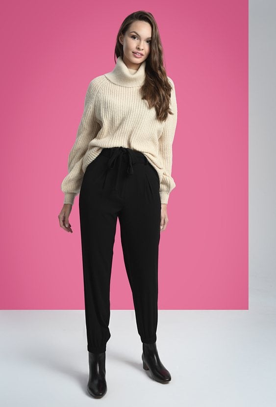 Czarne spodnie z wysokim stanem