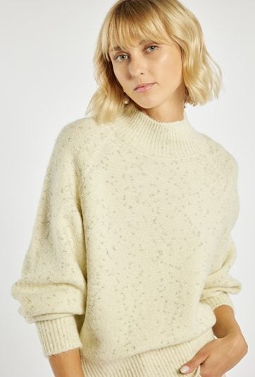 Sweter z delikatnym połyskiem