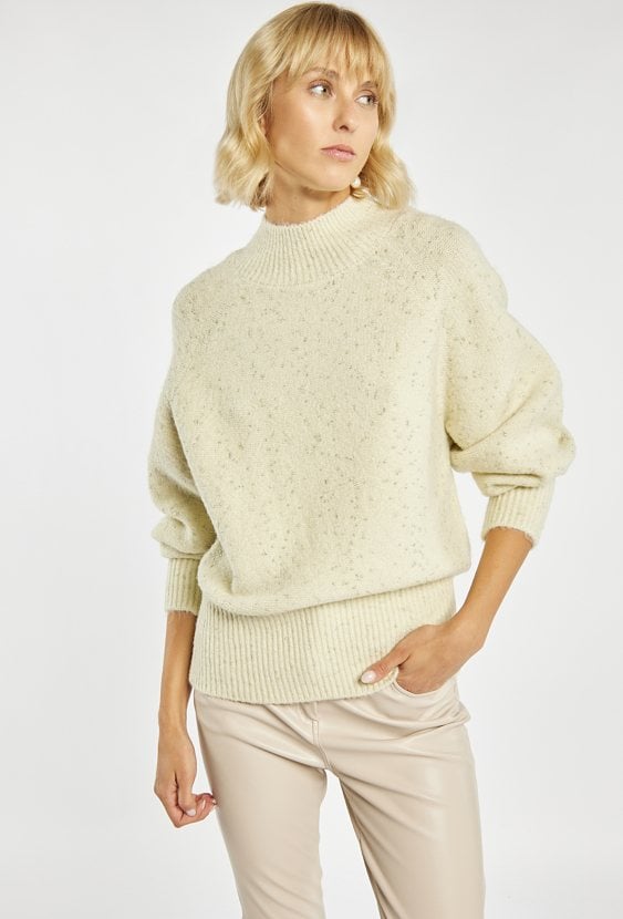 Sweter z delikatnym połyskiem