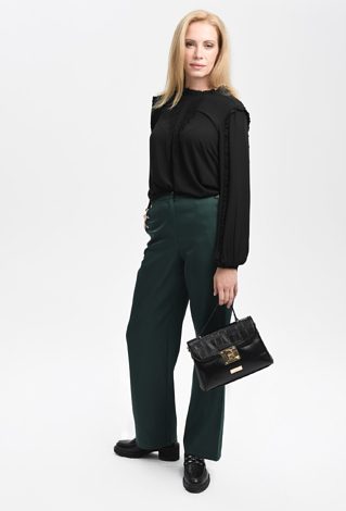 Rozszerzane spodnie z ozdobnymi guzikami