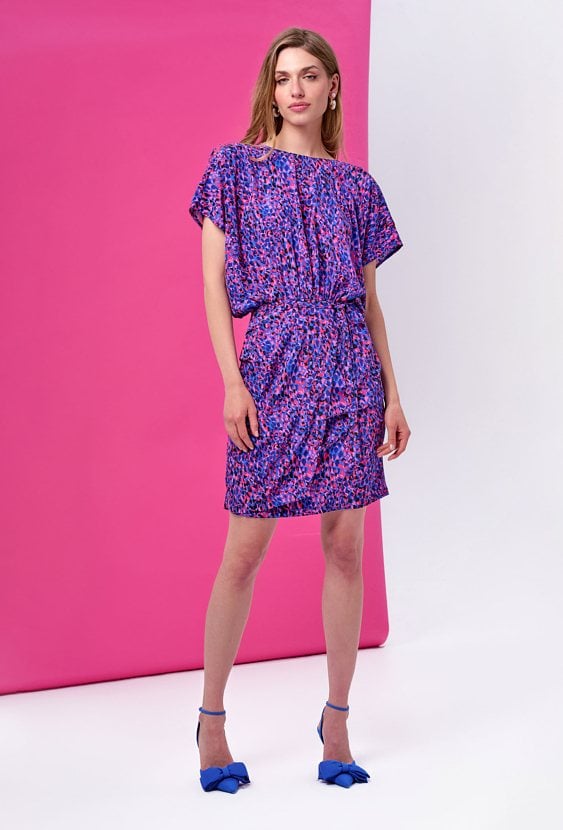 Satynowa krótka sukienka