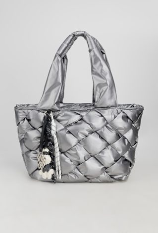 Pojemna torba z ciekawymi zawieszkami