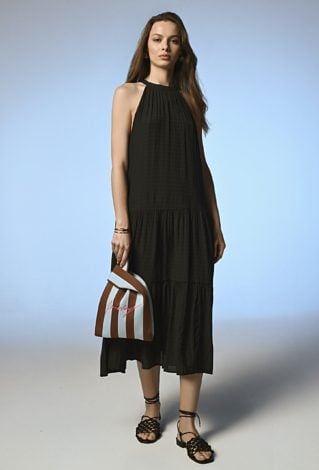 Czarna sukienka na ramiączkach