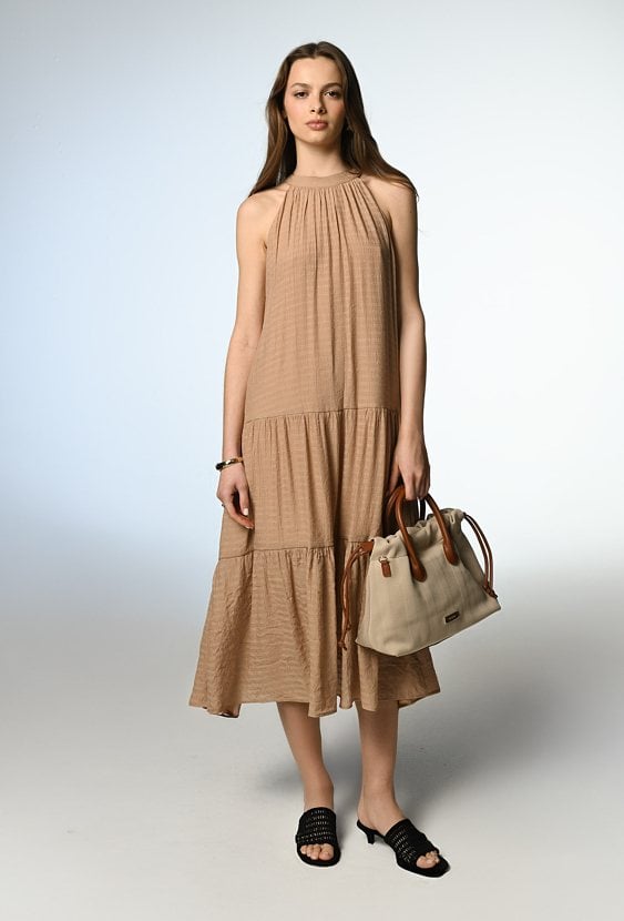 Beżowa sukienka na ramiączkach