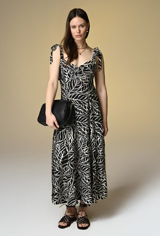 Wiskozowa sukienka z odkrytymi ramionami