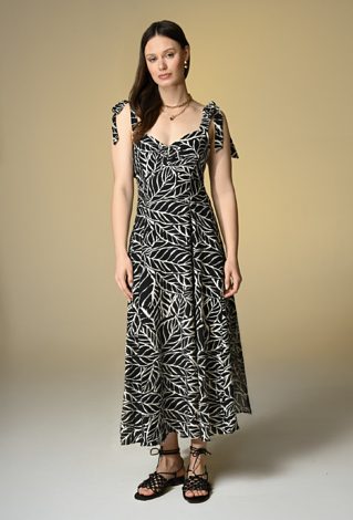 Wiskozowa sukienka z odkrytymi ramionami