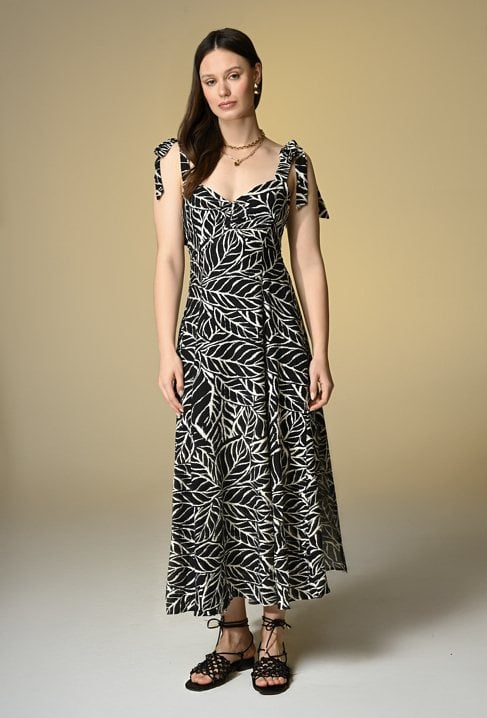 Wiskozowa sukienka z odkrytymi ramionami