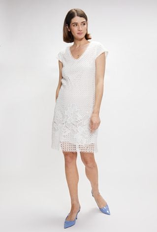 Dwuwarstwowa sukienka o prostym kroju