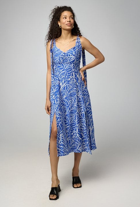 Wiskozowa sukienka z odkrytymi ramionami