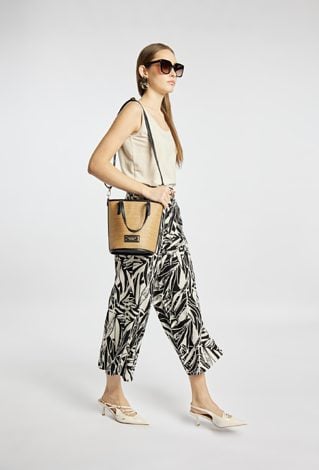 Lekka i stylowa torebka o plecionym wzorze