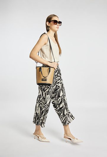 Lekka i stylowa torebka o plecionym wzorze