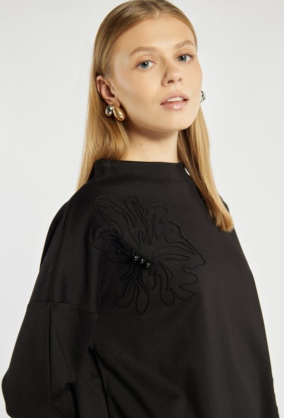 Bluza z haftowym wzorem