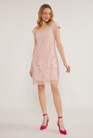 Dwuwarstwowa sukienka o prostym kroju