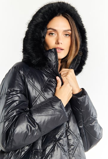 Płaszcz damski z pikowaniem