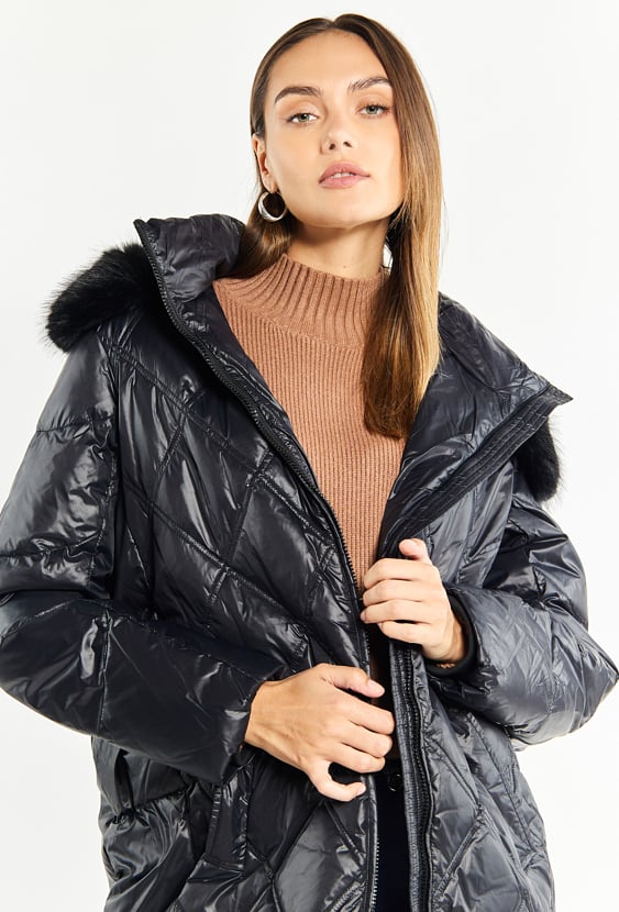 Płaszcz damski z pikowaniem