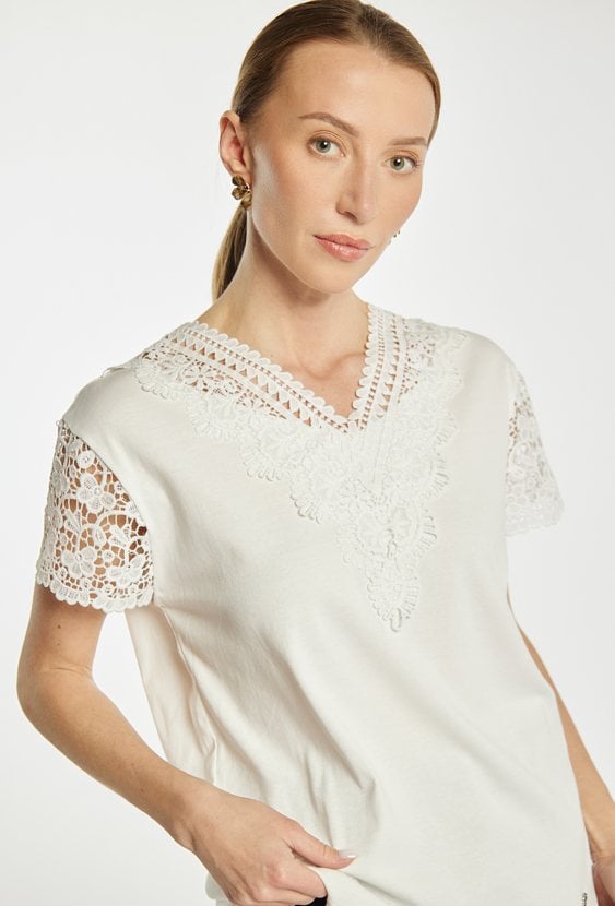 T-shirt z koronką