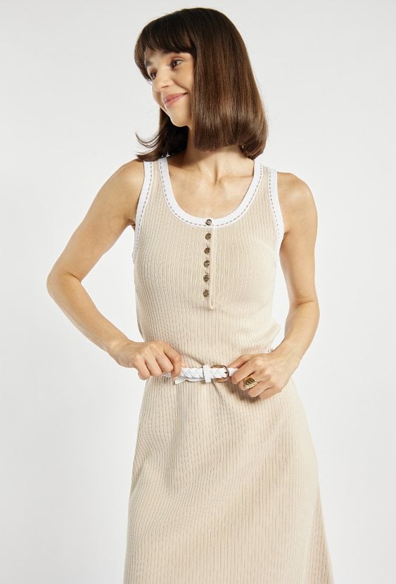 Letnia sukienka z paskiem