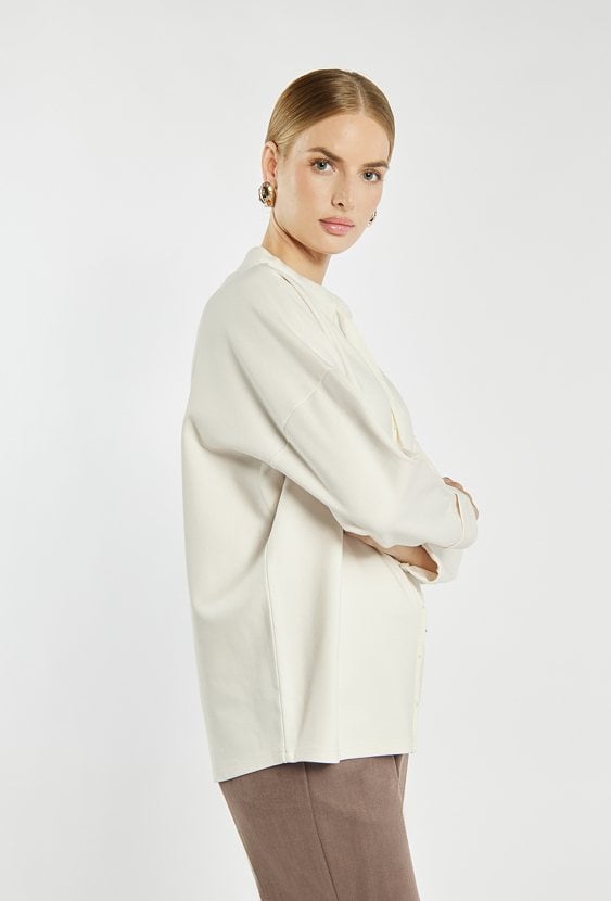 Bluza z wyższym kołnierzem