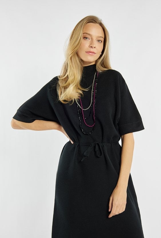 Dzianinowa sukienka z wiązaniem