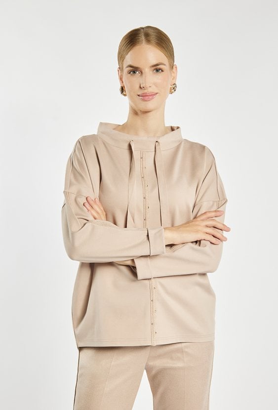 Bluza z wyższym kołnierzem