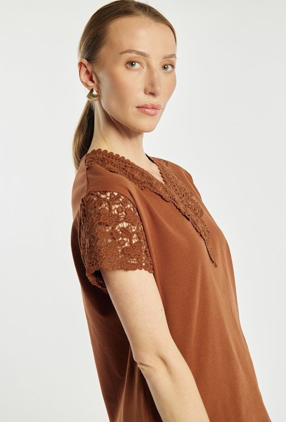 T-shirt z koronką