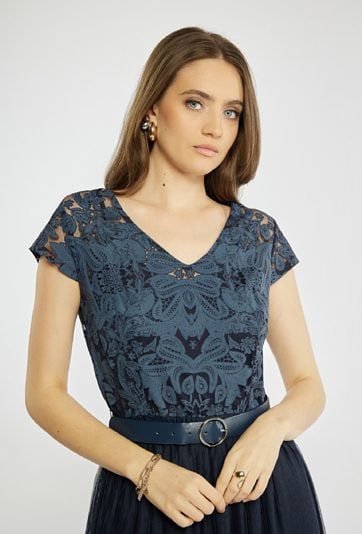 Sukienki midi z koronką