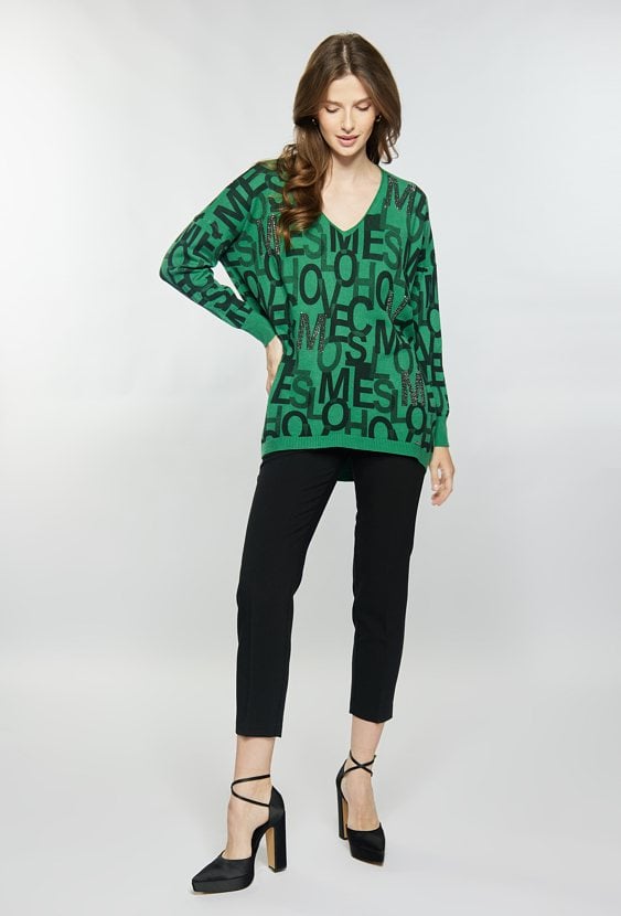 Sweter z wzorem w litery