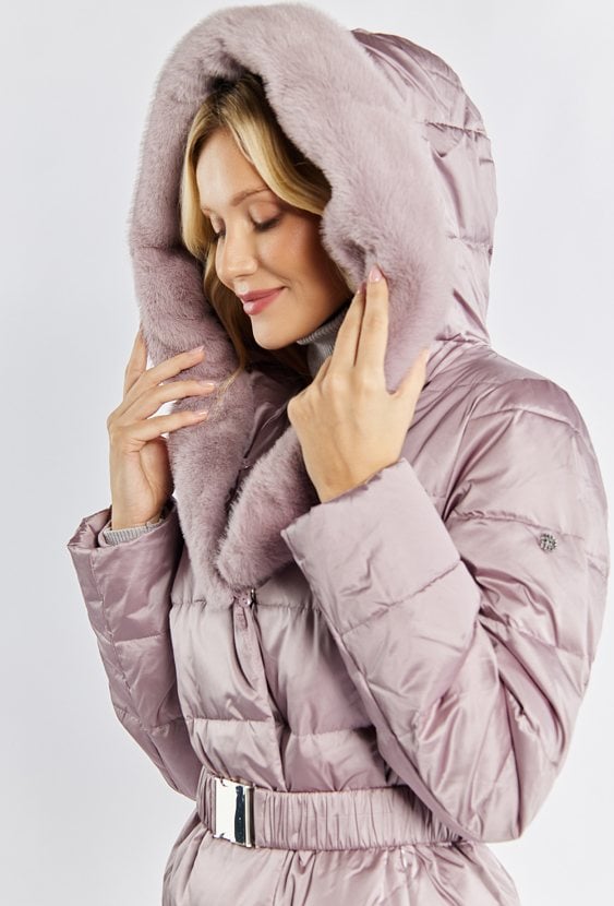 Pikowany płaszcz z paskiem