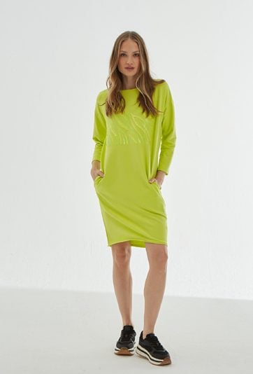 Sukienka z cekinową aplikacją