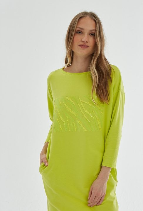 Sukienka z cekinową aplikacją