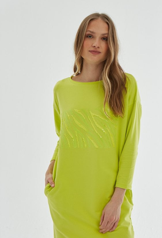 Sukienka z cekinową aplikacją