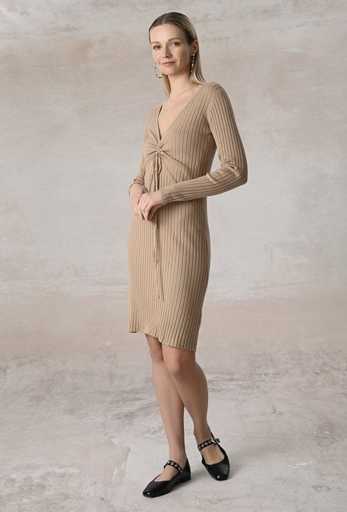 Wiskozowa dopasowana sukienka