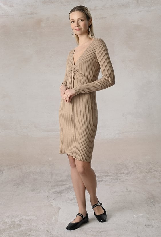 Wiskozowa dopasowana sukienka