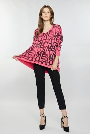 Sweter z wzorem w litery