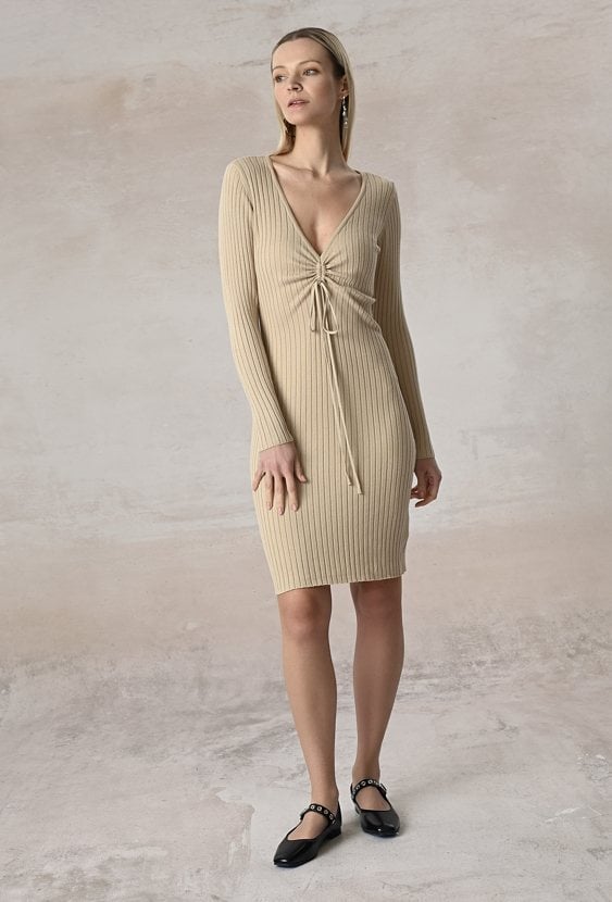 Wiskozowa dopasowana sukienka