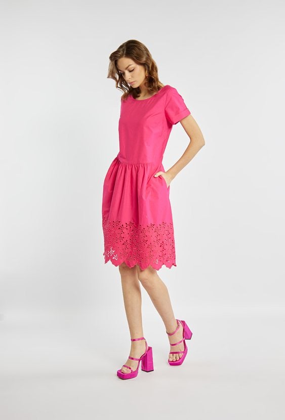 Sukienka w różowym kolorze