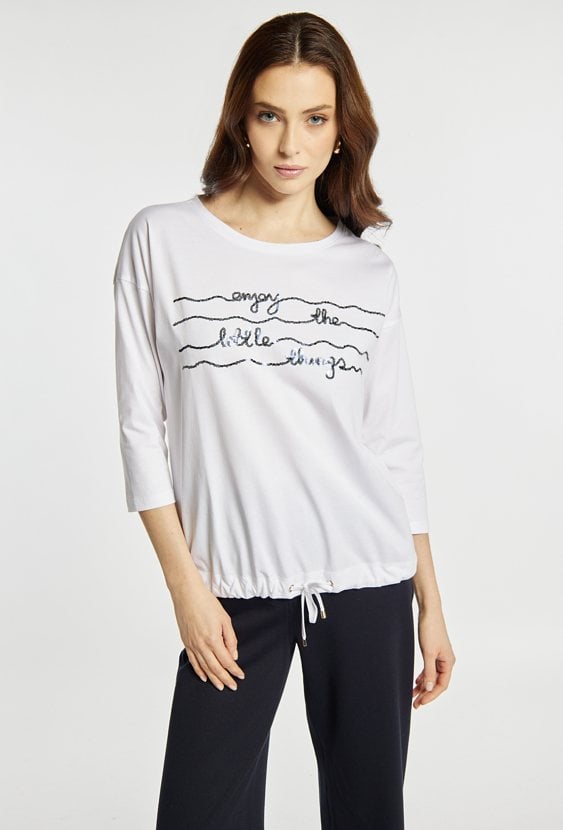 T-shirt z wiązaniem na dole