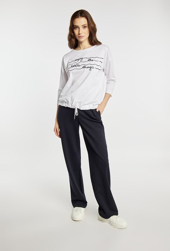 T-shirt z wiązaniem na dole