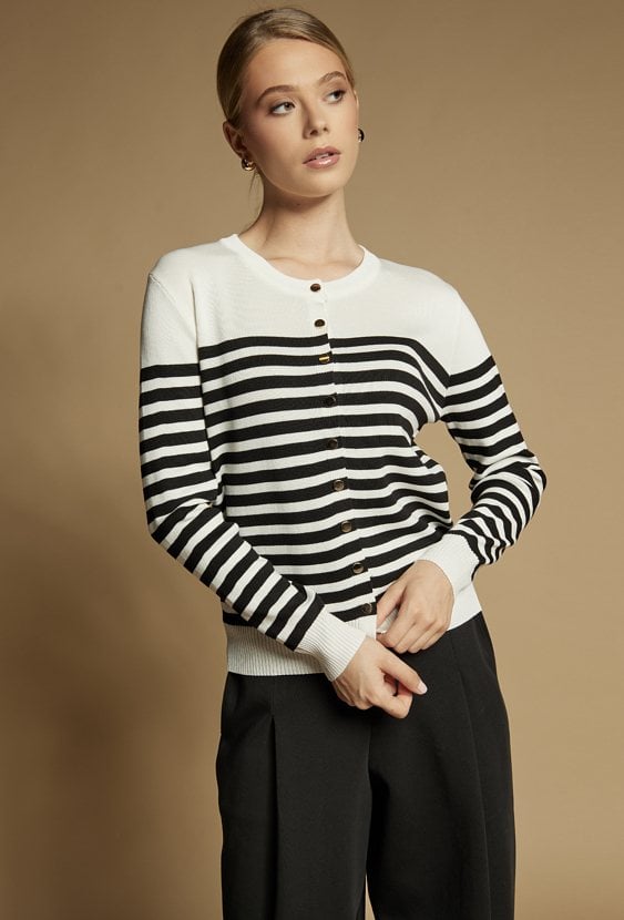 Sweter w paski z wiskozą