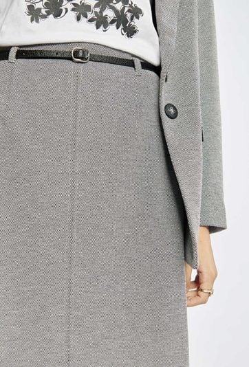 Elegancka spódnica z paskiem