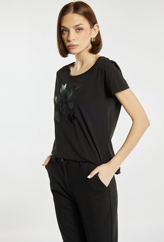 T-shirt damski z wzorem w serca