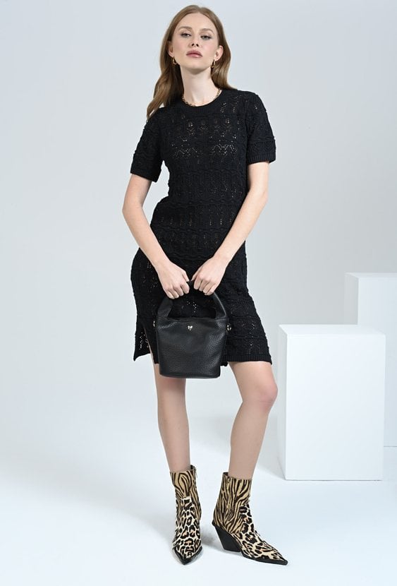 Czarna ażurowa sukienka