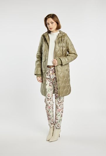 Pikowany płaszcz z kapturem