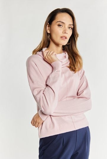 Sweter damski z luźnym golfem