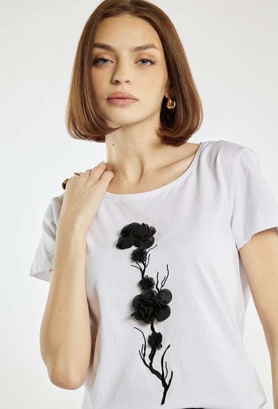 T-shirt z kwiatowym wzorem