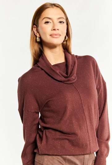 Sweter damski z luźnym golfem